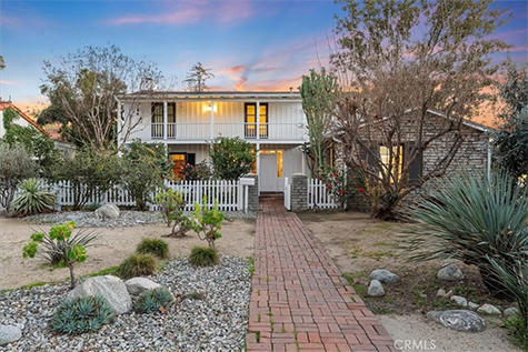 472 W 10th St Claremont